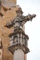 Detalle de la cruz en la subida a la Basilica