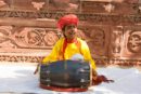 Joven musico tocando el tambor en Jodhpur