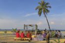 Boda tradicional thai en la playa del hotel Phi Phi Village en la Bahía de Loh Ba Kao