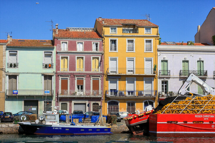 Barcos pesqueros en los canales