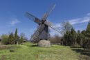 Típicos molinos de viento en Angla- Saaremaa