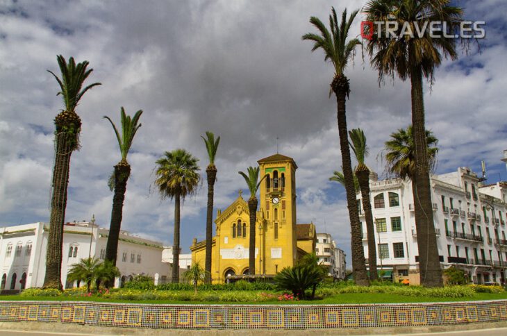 Plaza Moulay el Mehdi con la Iglesia de Nuestra señora de la Victoria