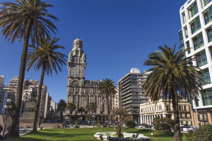 Plaza de la Independencia de Montevideo.