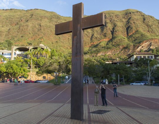 Vista hacia la montaña Plaza del Papa