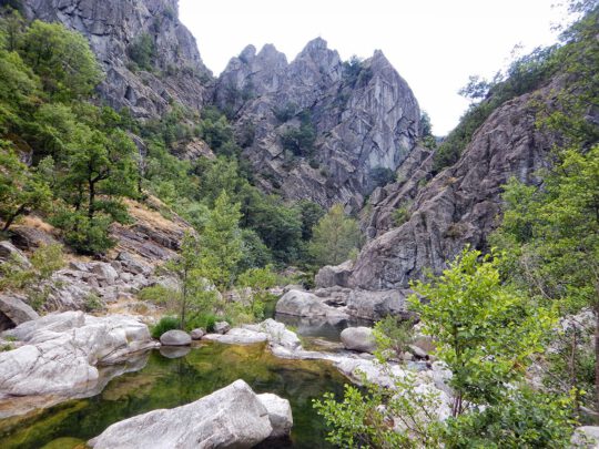 Formaciones rocosas de las gargantas del río Chassezac