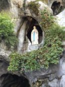 Virgen de Lourdes den la gruta