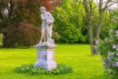 Diferentes estatuas en marmol en los Jardines Lazienki