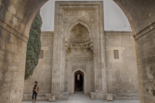 Puerta de entrada al palacio de Shirvanshahs