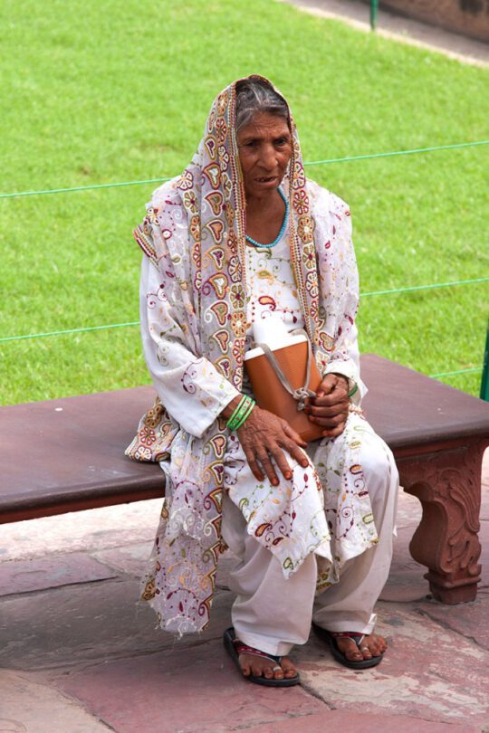 Anciana visitante del Taj Mahal