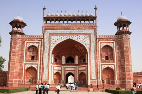 Entrada al recinto del Taj-Mahal