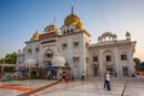 Edificio principal del templo de Gurdwara Bangla Sahib