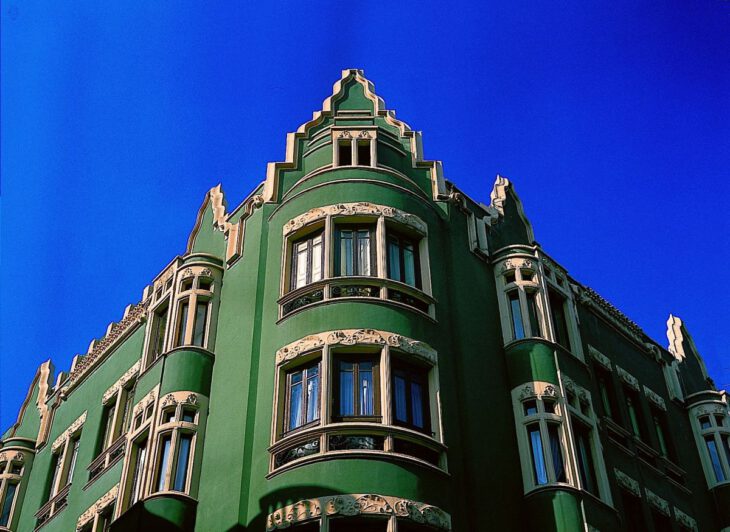 Edificio calle Jovellanos, esquina calle La Merced