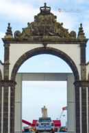 Detalle del escudo de la ciudad en las Portas da Cidade