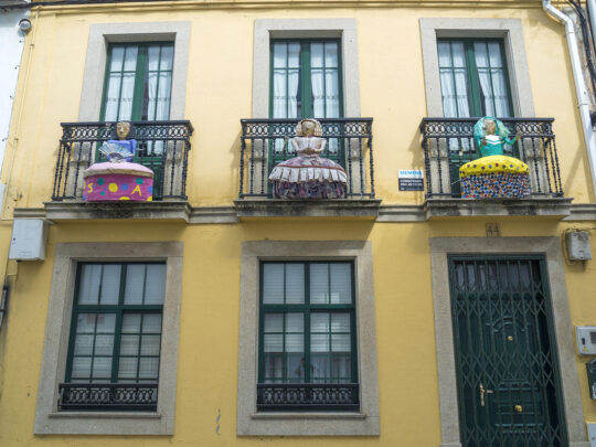 Street Art dedicado a las Meninas en el barrio de Canido