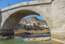 Panorámica del río Alcanadre desde el arco central del Puente Viejo