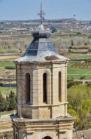 Torre de la Iglesia de Nuestra Señora de la Asunción donde anidan las cigüeñas