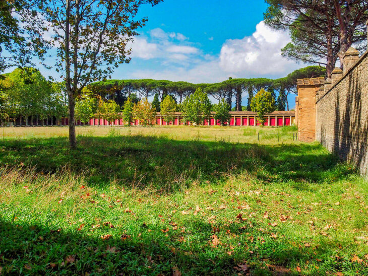 Palestra Grande frente al Anfiteatro de Pompeya