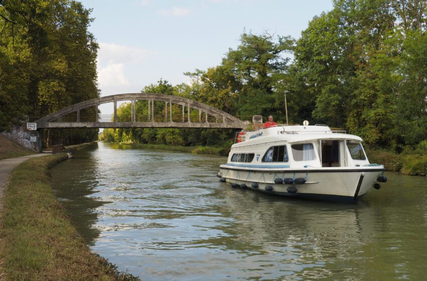  Navegando por el Canal de Garona entre Castelsarrasin y Moissac